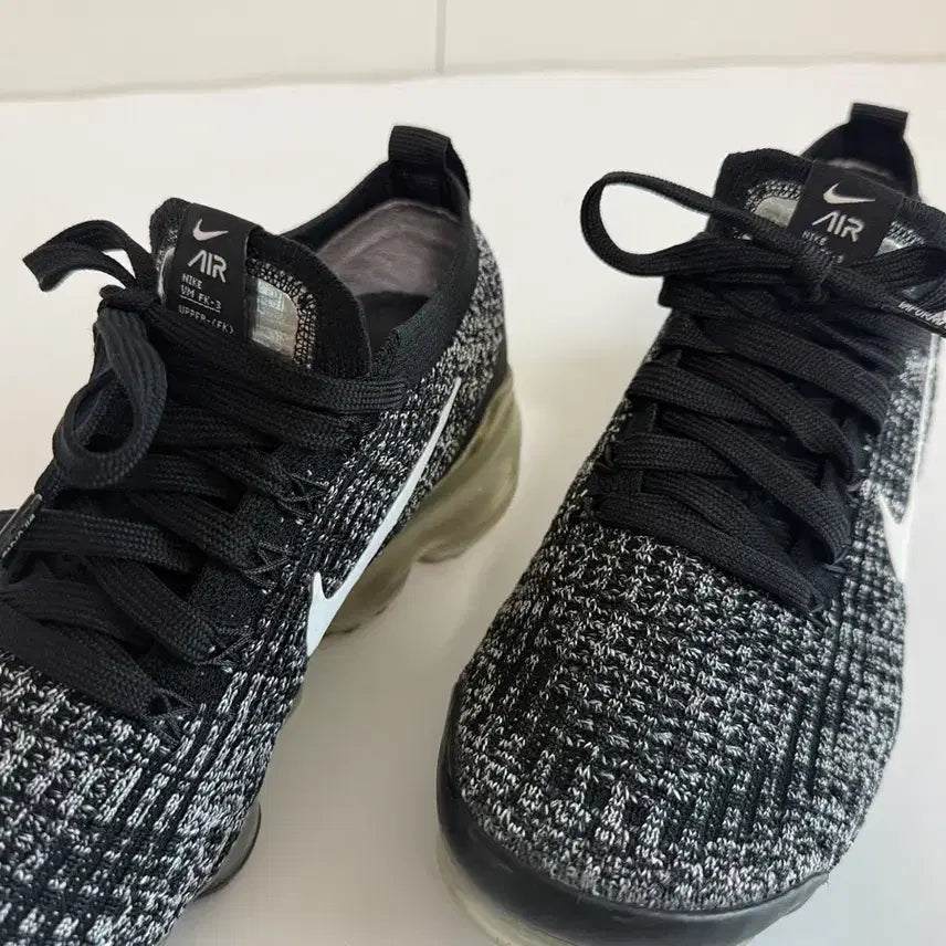 [BUNJANG] Nike Air VaporMax Black/White (240mm) / 나이키 에어 베이퍼맥스 블랙/화이트240 사이즈