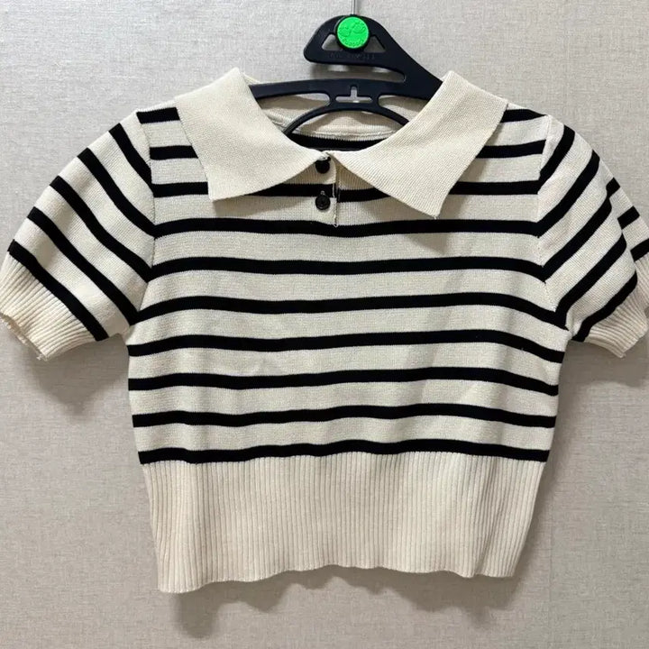 [BUNJANG] Striped Collar Neck Short Sleeve Cropped Knit Top / (여성복) 스트라이프 카라넥 반팔 크롭니트