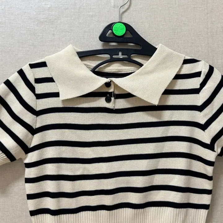 [BUNJANG] Striped Collar Neck Short Sleeve Cropped Knit Top / (여성복) 스트라이프 카라넥 반팔 크롭니트