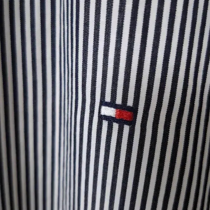 [BUNJANG] Tommy Hilfiger Striped Button-Down Long Sleeve Shirt Size M (100) / 타미힐피거 스트라이프 긴팔셔츠 100
