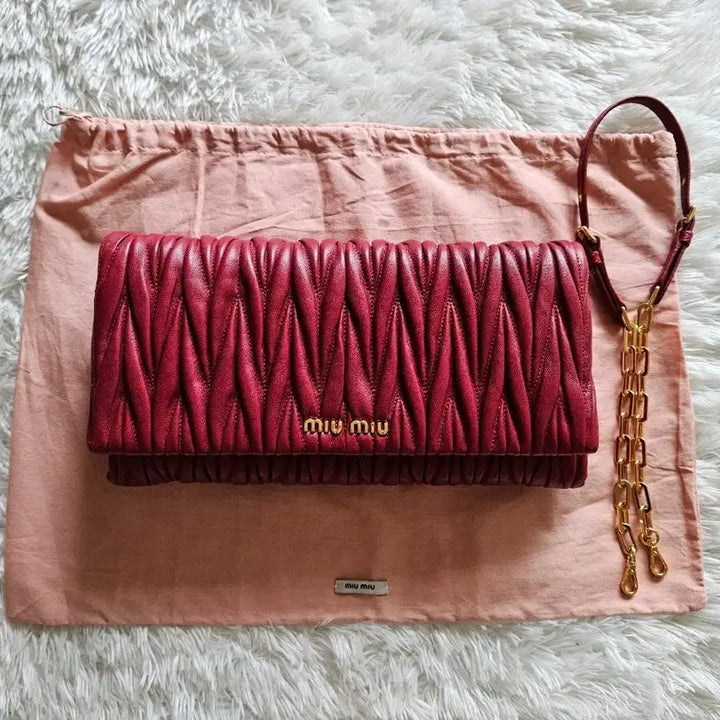 [BUNJANG] Miu Miu Matelassé Red Lambskin Gold Chain Clutch Bag / 정품 미우미우 마틀라세 레드 램스킨 금장 체인 클러치백