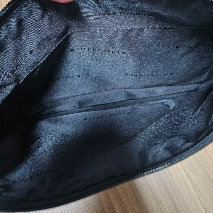 [BUNJANG] JILLSTUART Patent Leather Pouch Bag / 질스튜어트 클러치백 여성가방 에나멜 파우치백