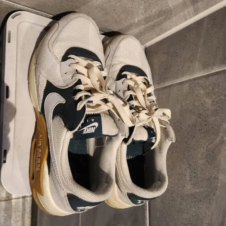 [BUNJANG] Nike Air Max Sneakers / 나이키 에어맥스 운동화 아이보리/블랙
