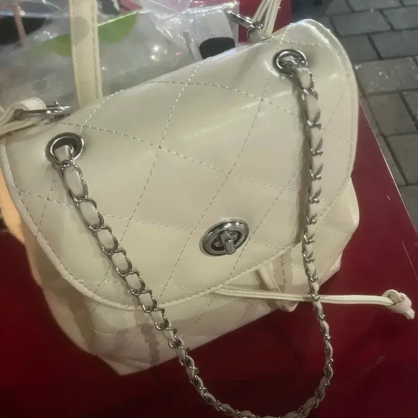 [BUNJANG] Ivory Quilted Backpack / 아이보리 백팩