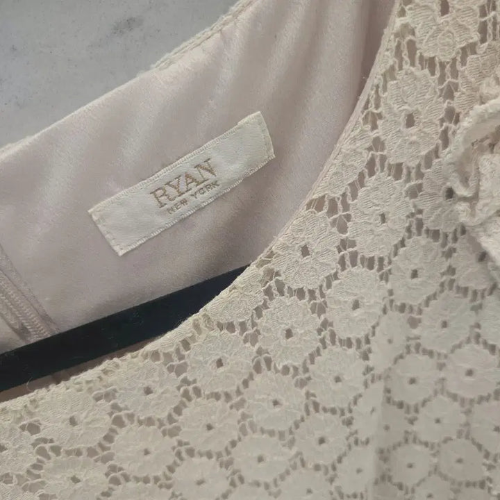 [BUNJANG] Ryan New York Lace Dress Beige / RYAN 리안뉴욕 레이스 원피스 베이지