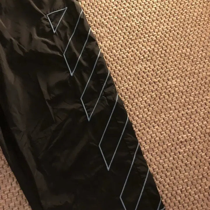 [BUNJANG] Off-White Black Training Pants (Size M) / 오프화이트 트레이닝 바지 M