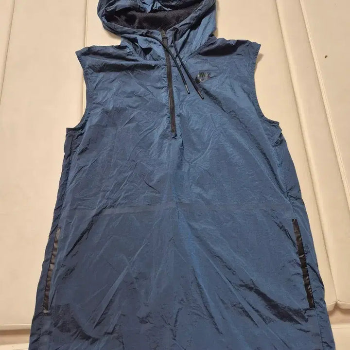 [BUNJANG] Nike Hooded Windbreaker Vest Navy Large New / 나이키 후드 바람막이 조끼 네이비 라지 새상품