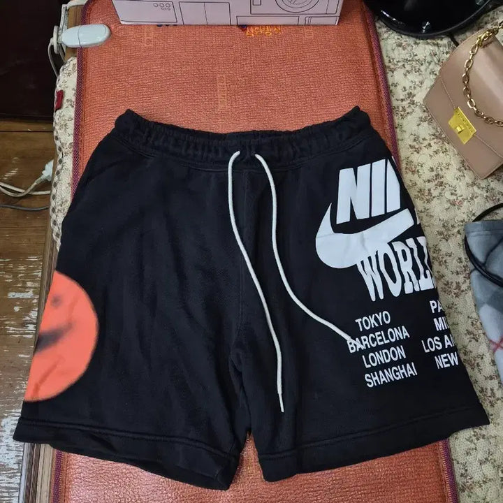[BUNJANG] Nike World Shorts Black / 나이키 월드 반바지 블랙