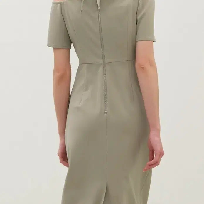 [BUNJANG] Atelier Nain Light Khaki Off-Shoulder Dress / Atelier Nain 라이트 카키 오프숄더 원피스