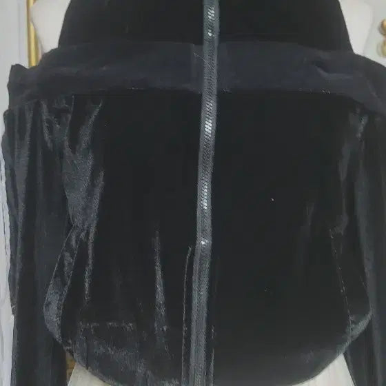 [BUNJANG] Velvet Three-Stripe Cropped Top - Black / 벨벳 삼선 크롭탑 블랙
