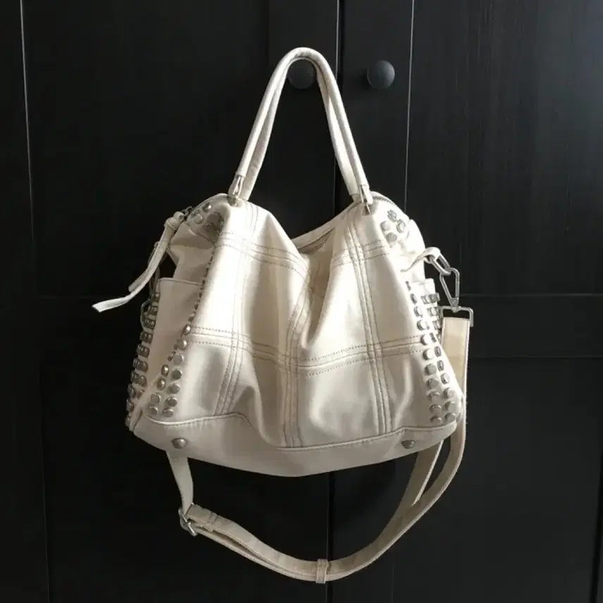[BUNJANG] Ttuptty Studded Shoulder Bag Ivory / 튜프티 스터드 숄더백 아이보리