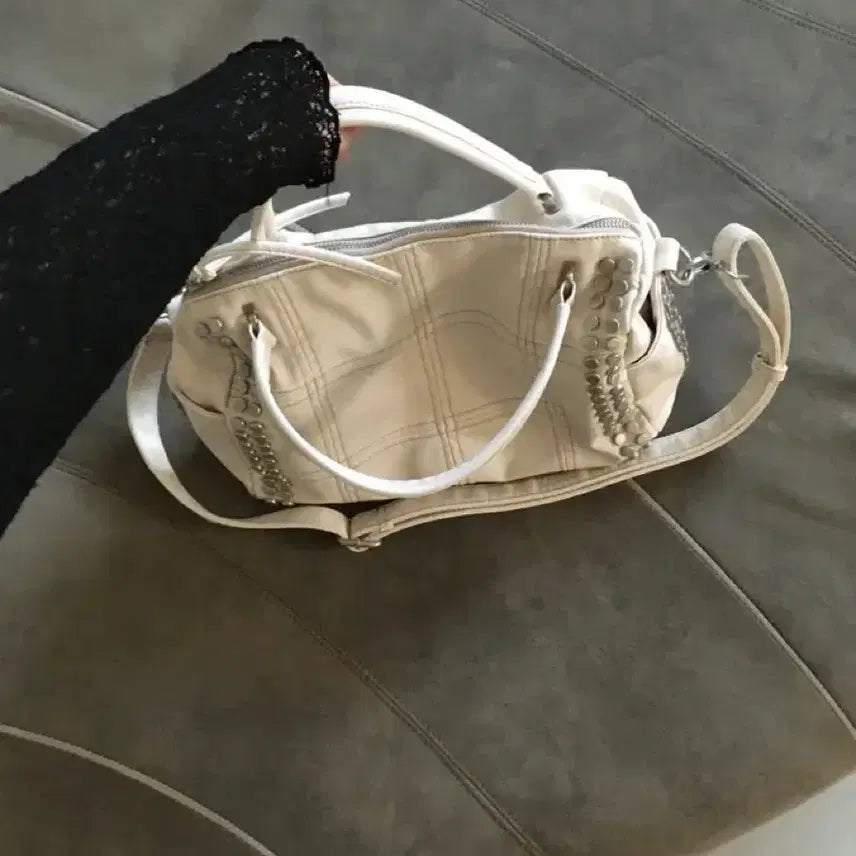 [BUNJANG] Ttuptty Studded Shoulder Bag Ivory / 튜프티 스터드 숄더백 아이보리