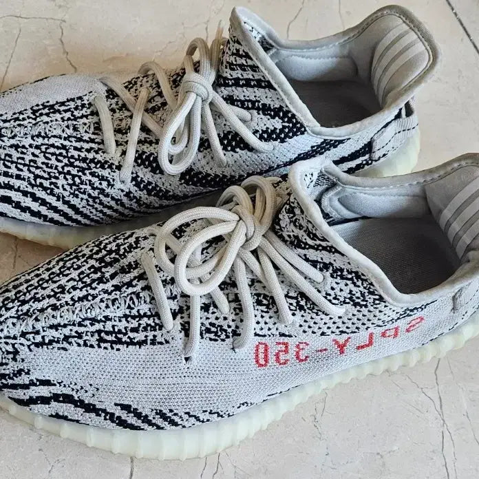 [BUNJANG] Adidas Yeezy Boost 350 V2 Zebra / 275 아디다스 이지부스트 350 V2 지브라