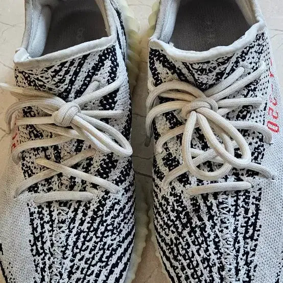 [BUNJANG] Adidas Yeezy Boost 350 V2 Zebra / 275 아디다스 이지부스트 350 V2 지브라