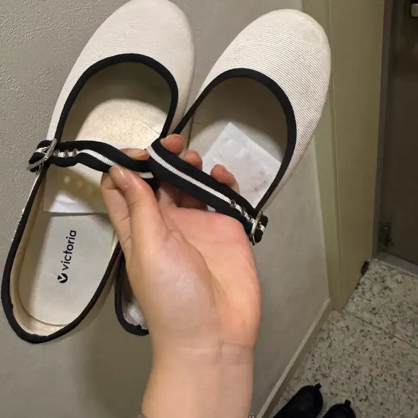 [BUNJANG] Victoria Canvas Mary Jane Shoes White / 빅토리아 캔버스 메리제인 슈즈 화이트