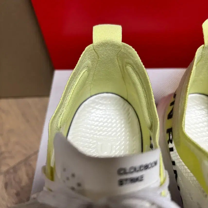 [BUNJANG] On Running Cloudboom Strike Carbon Running Shoes / [255] 온 러닝 클라우드 붐 스트라이크 카본화