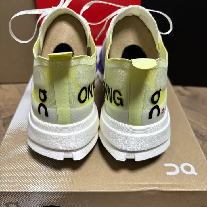 [BUNJANG] On Running Cloudboom Strike Carbon Running Shoes / [255] 온 러닝 클라우드 붐 스트라이크 카본화