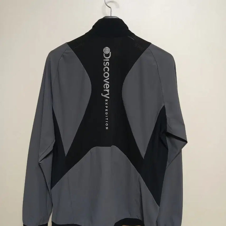 [BUNJANG] Discovery Expedition Windbreaker Gray Size 105 / 디스커버리 익스페디션 바람막이 105