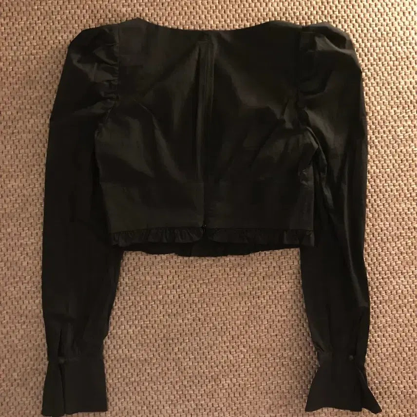 [BUNJANG] Flooum Black Puff Sleeve Blouse / 플로움 블랙 퍼프 소매 블라우스