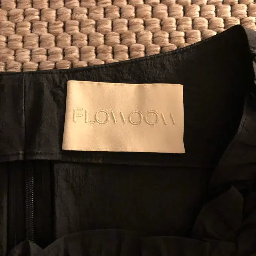 [BUNJANG] Flooum Black Puff Sleeve Blouse / 플로움 블랙 퍼프 소매 블라우스