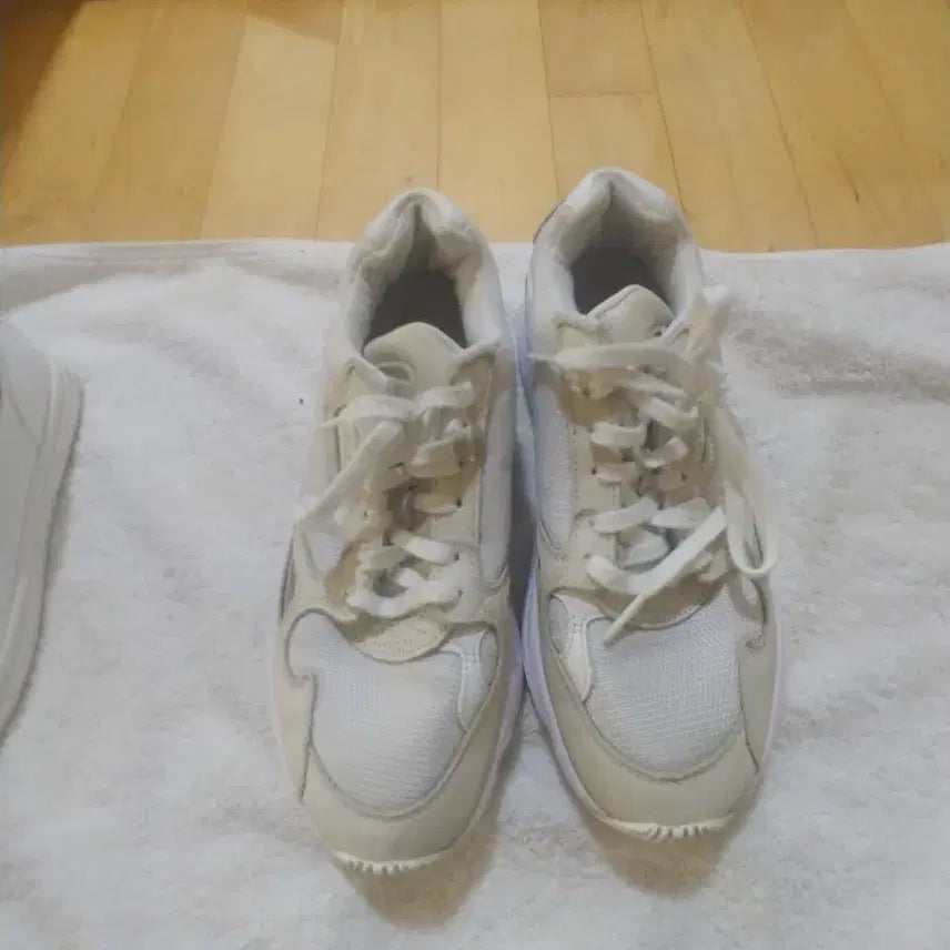 [BUNJANG] Adidas Falcon White Sneakers / 아디다스 팔콘 화이트 운동화
