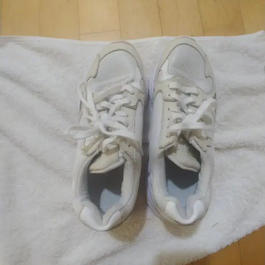 [BUNJANG] Adidas Falcon White Sneakers / 아디다스 팔콘 화이트 운동화