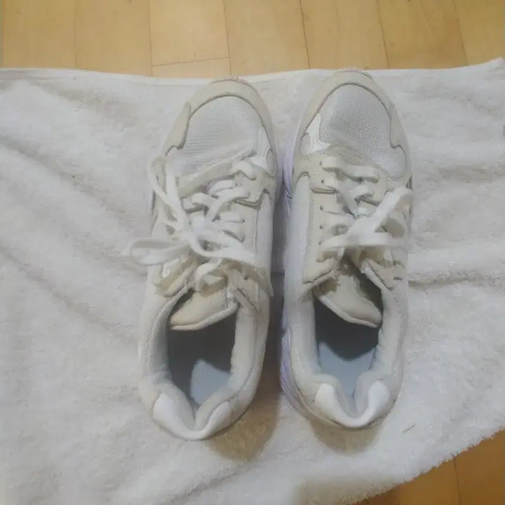 [BUNJANG] Adidas Falcon White Sneakers / 아디다스 팔콘 화이트 운동화