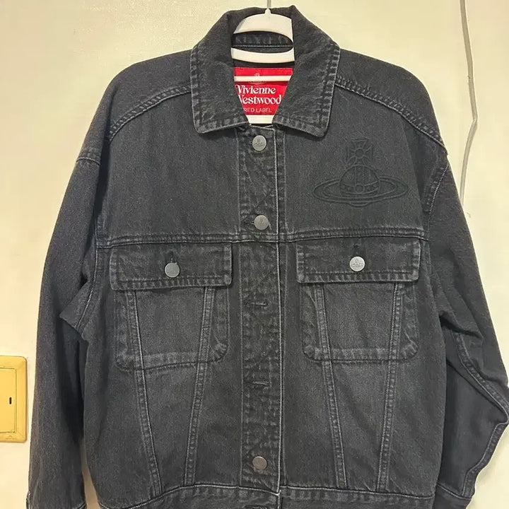 [BUNJANG] Vivienne Westwood Black Washed Denim Jacket Tonal Orb Emboss Logo / [비비안웨스트우드] 블랙 워싱 데님 자켓 / 톤온톤 오브 엠보 로고