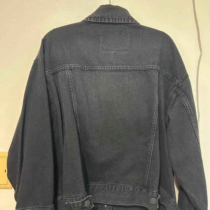 [BUNJANG] Vivienne Westwood Black Washed Denim Jacket Tonal Orb Emboss Logo / [비비안웨스트우드] 블랙 워싱 데님 자켓 / 톤온톤 오브 엠보 로고
