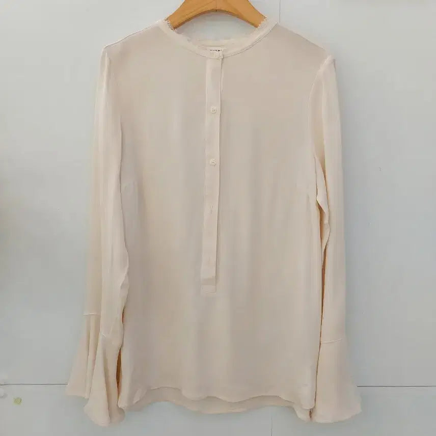 [BUNJANG] Club Monaco Pink Beige Flared Sleeve Blouse / 클럽모나코 핑크베이지 나팔소매 블라우스 55