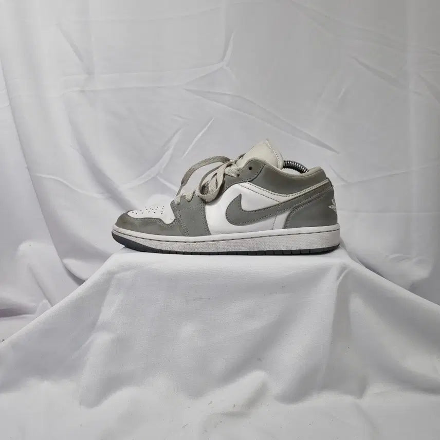 [BUNJANG] Nike Jordan 1 Low White Wolf Grey Vintage Sneakers / 빈티지하서 235 나이키 조던 1 로우 화이트 울프 그레이