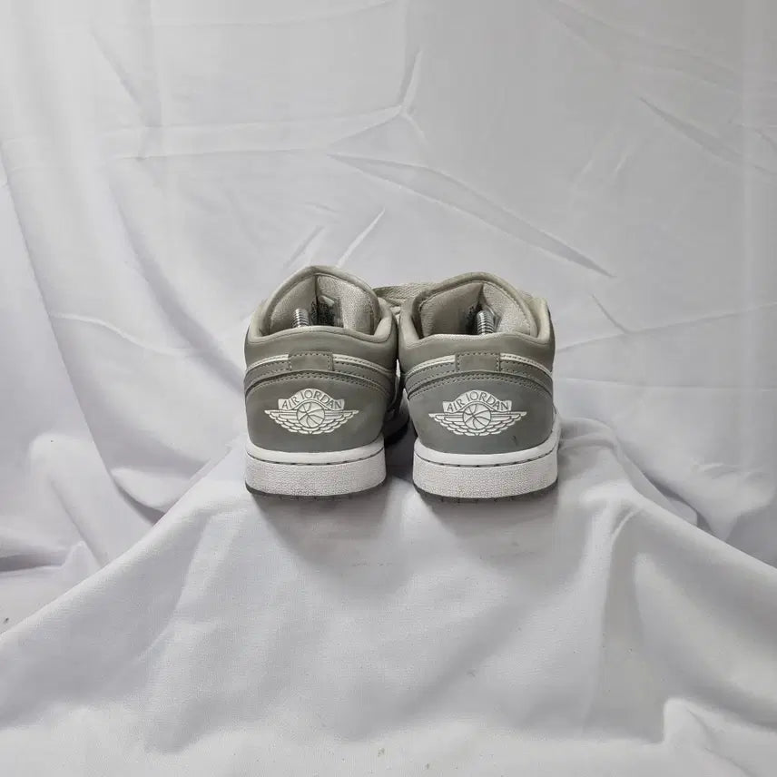 [BUNJANG] Nike Jordan 1 Low White Wolf Grey Vintage Sneakers / 빈티지하서 235 나이키 조던 1 로우 화이트 울프 그레이