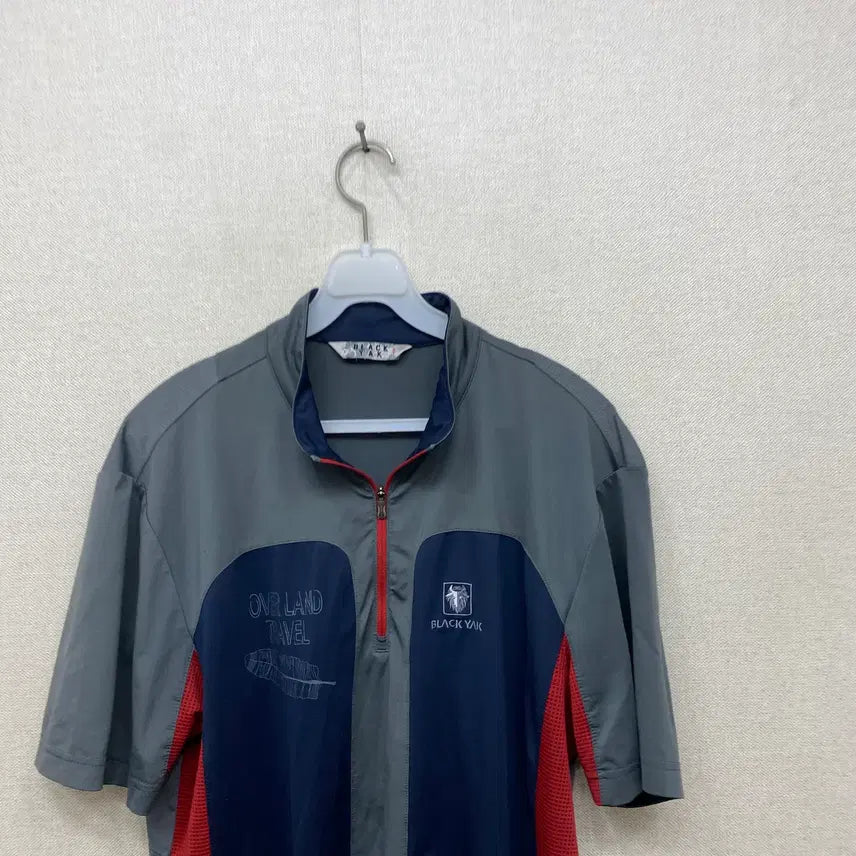 [BUNJANG] Blackyak Short Sleeve T-Shirt Size 100 (L) / 블랙야크 반팔티 100