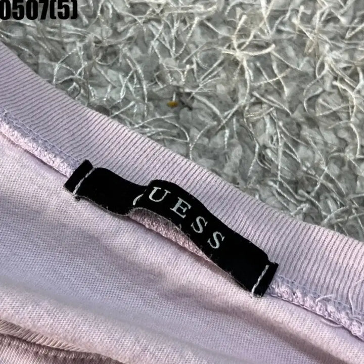 [BUNJANG] Guess Triangles Logo Short Sleeve T-Shirt / 게스 삼각 로고 반팔 티셔츠 연보라