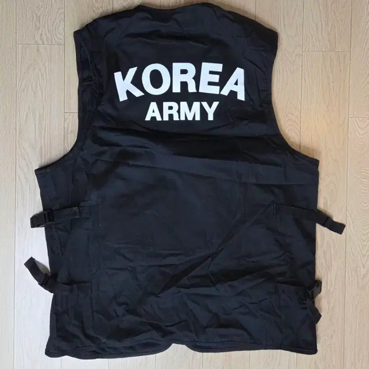 [BUNJANG] Kamizone Korean Army Black Ice Vest Size 115 / 미사용 카미존 한국 육군 검정색 아이스조끼 115사이즈 (줄자사진 참고