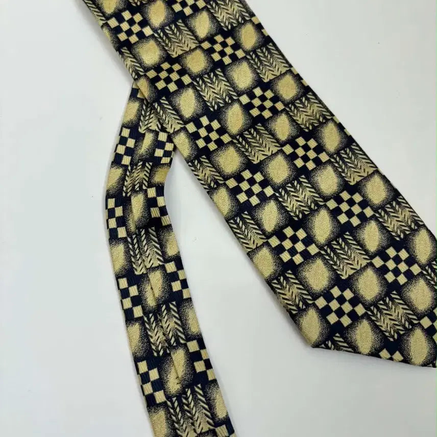 [BUNJANG] Givenchy Monsieur Geometric Pattern Silk Tie / 지방시 무슈 기하학 패턴 실크 넥타이