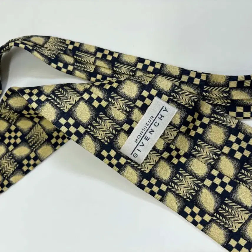 [BUNJANG] Givenchy Monsieur Geometric Pattern Silk Tie / 지방시 무슈 기하학 패턴 실크 넥타이