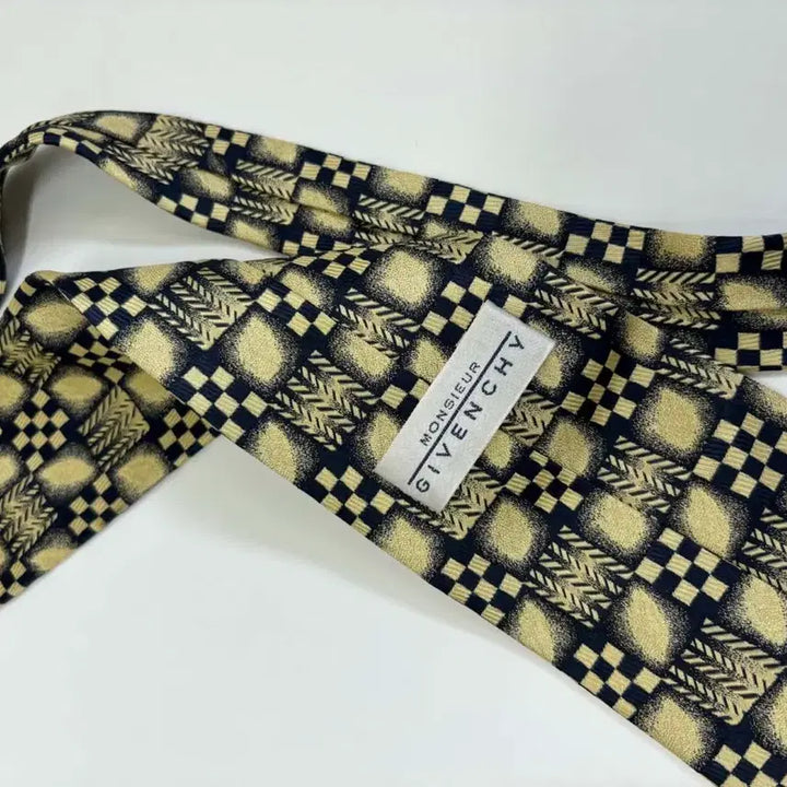 [BUNJANG] Givenchy Monsieur Geometric Pattern Silk Tie / 지방시 무슈 기하학 패턴 실크 넥타이