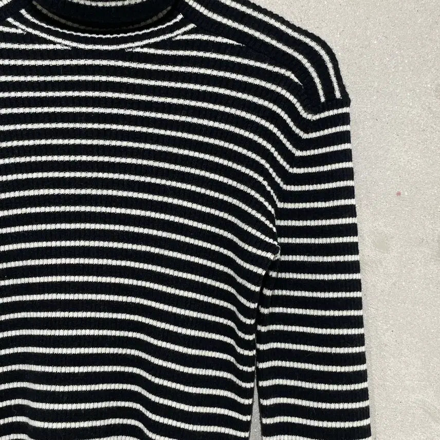 [BUNJANG] Ink Stripe Polar Neck Knit - Size M / 잉크 스트라이프 폴라넥 니트