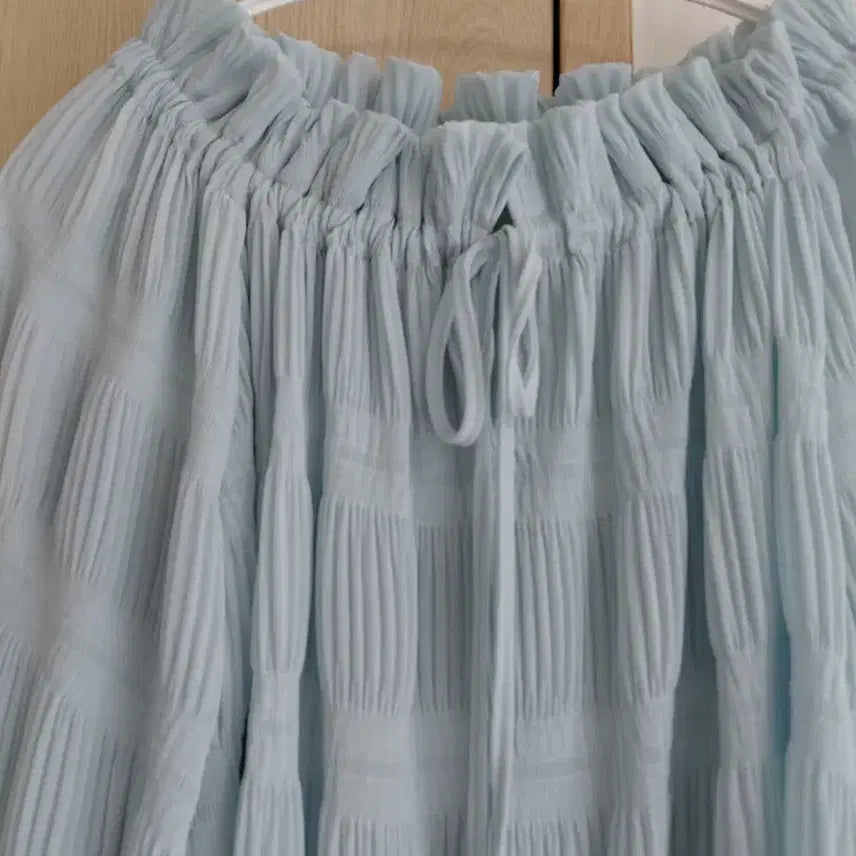 [BUNJANG] Sky Blue Shirring Pleated Blouse / 하늘색 셔링 플리츠 블라우스~새상품