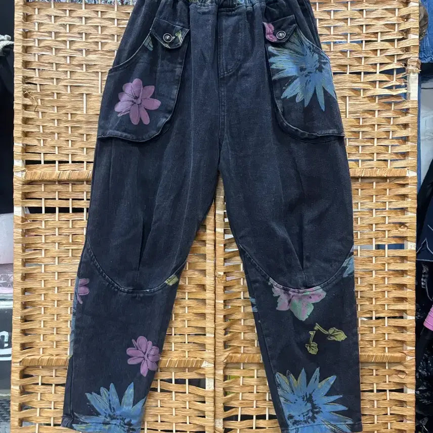 [BUNJANG] Black Denim Baggy Pants with Floral Embroidery / 블랙 청 배기 바지