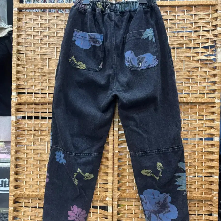 [BUNJANG] Black Denim Baggy Pants with Floral Embroidery / 블랙 청 배기 바지