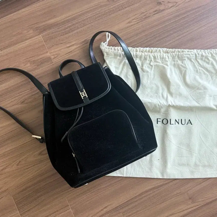 [BUNJANG] Polneua Classic Logo Suede Velvet Backpack / 폴뉴아 클래식 로고 스웨이드 벨벳 백팩 classic logo poche