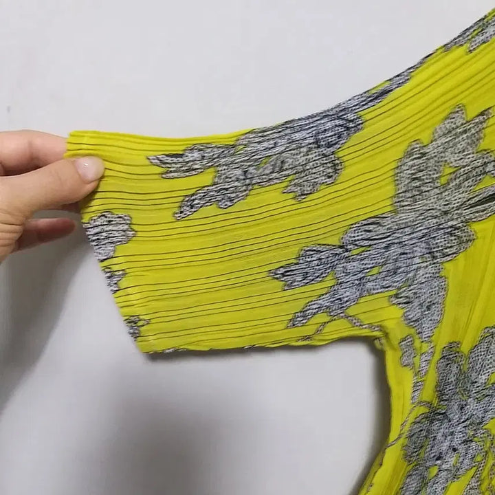 [BUNJANG] Yellow Floral Print Pleated Blouse / ㅎ242 플리츠상의
