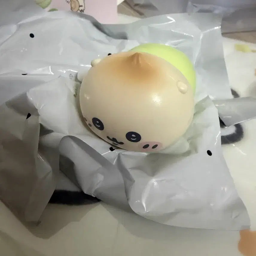 [BUNJANG] Chiikawa Sleeping Baby Kurimanju Figure / 치이카와 베이비 엉금엉금 쿠리만쥬 피규어 먼작귀