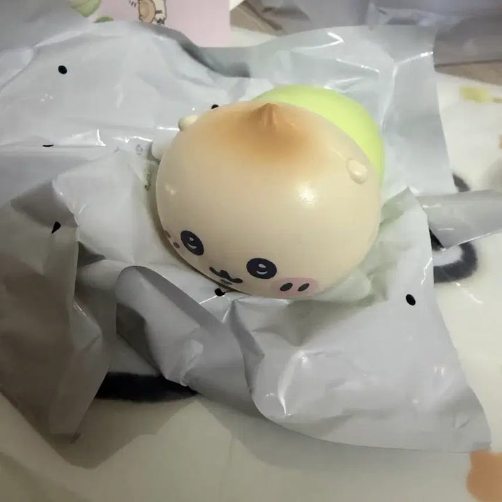 [BUNJANG] Chiikawa Sleeping Baby Kurimanju Figure / 치이카와 베이비 엉금엉금 쿠리만쥬 피규어 먼작귀