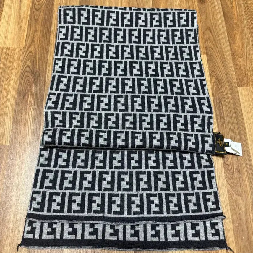 [BUNJANG] Fendi FF Logo Scarf Black/White / 펜디 FF 로고 머플러 블랙/화이트