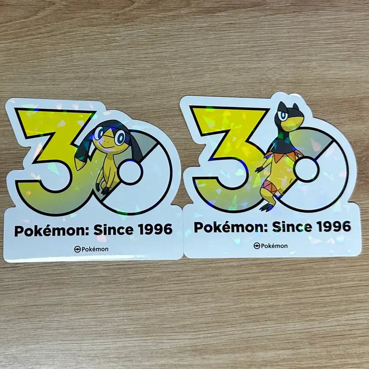 [BUNJANG] Pokemon 30th Anniversary Logo Sticker Set: Scarf Pikachu &amp; Charizard / [포켓몬 30주년 로고 스티커]목도리키텔, 일레도리자드