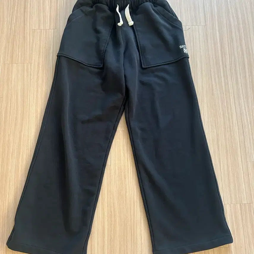[BUNJANG] SATUR Black Sweatpants Size S / SATUR 브랜드의 블랙 스웻 팬츠 S
