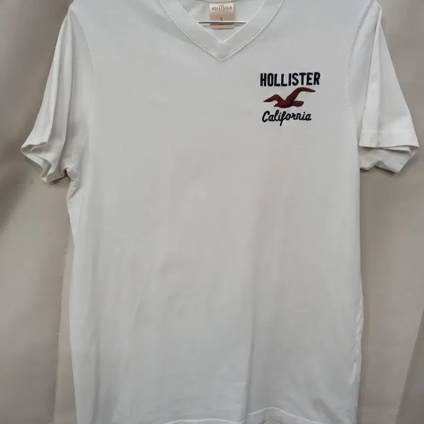 [BUNJANG] Hollister White V-Neck T-Shirt / 홀리스터 화이트 V넥 반팔 티셔츠